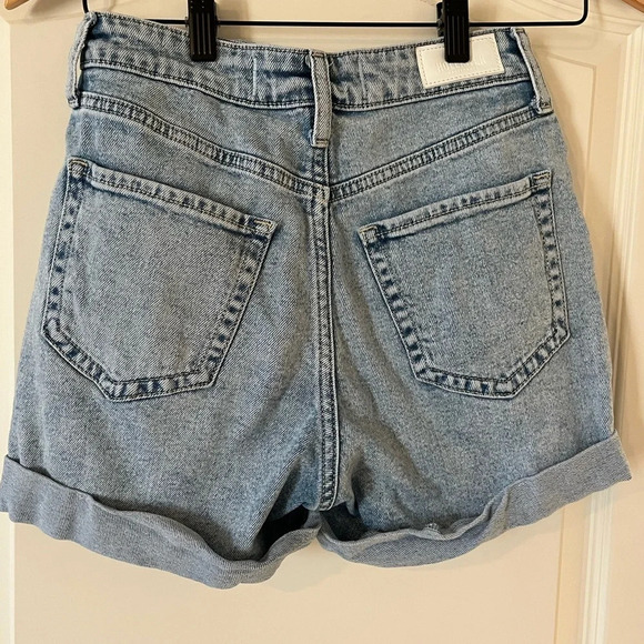 Hollister Curvy Mom Short Lighter Wash Size 0 or 24W - Picture 5 of 11